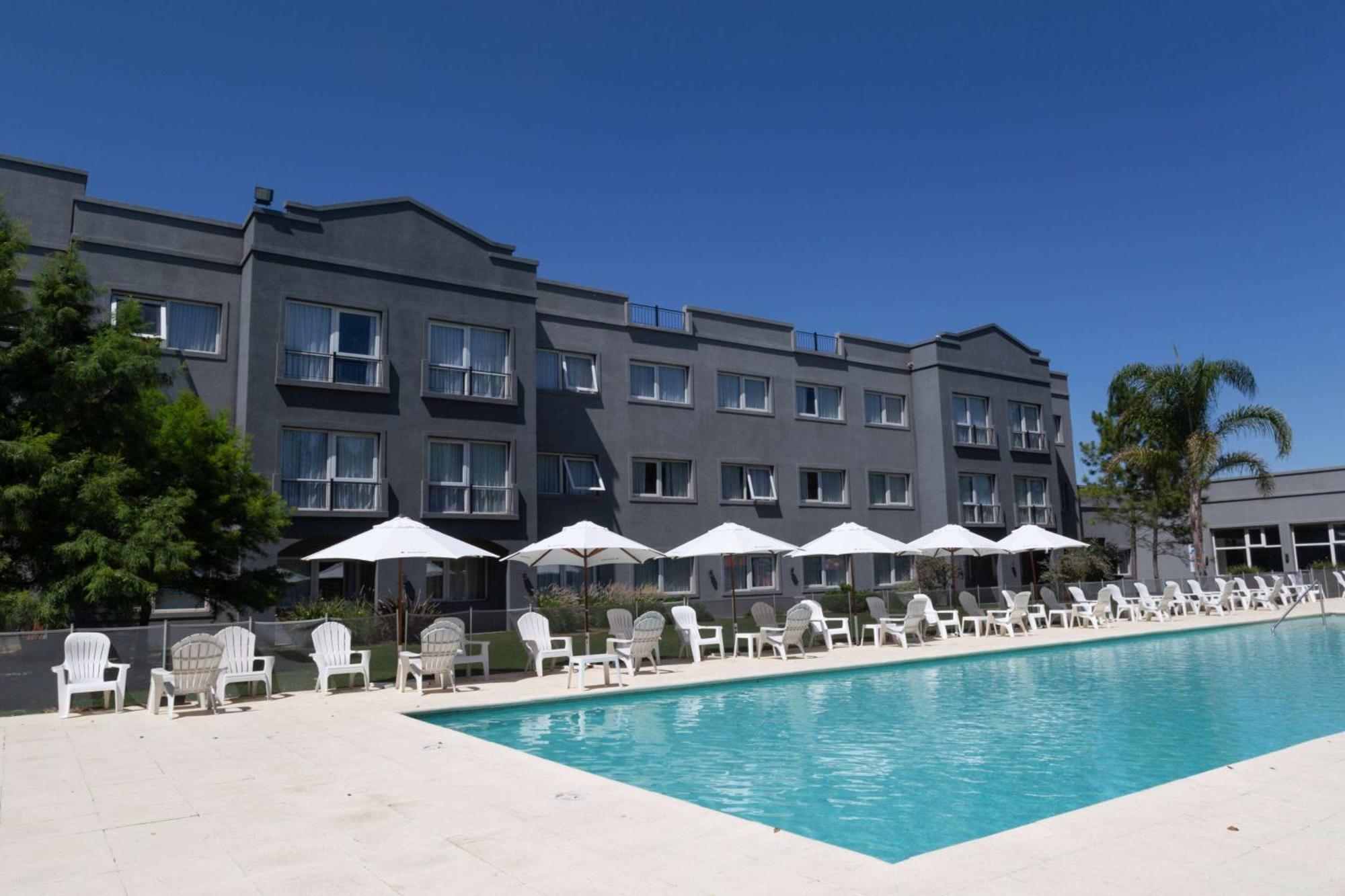 Howard Johnson Hotel & Resort Funes Exterior foto
