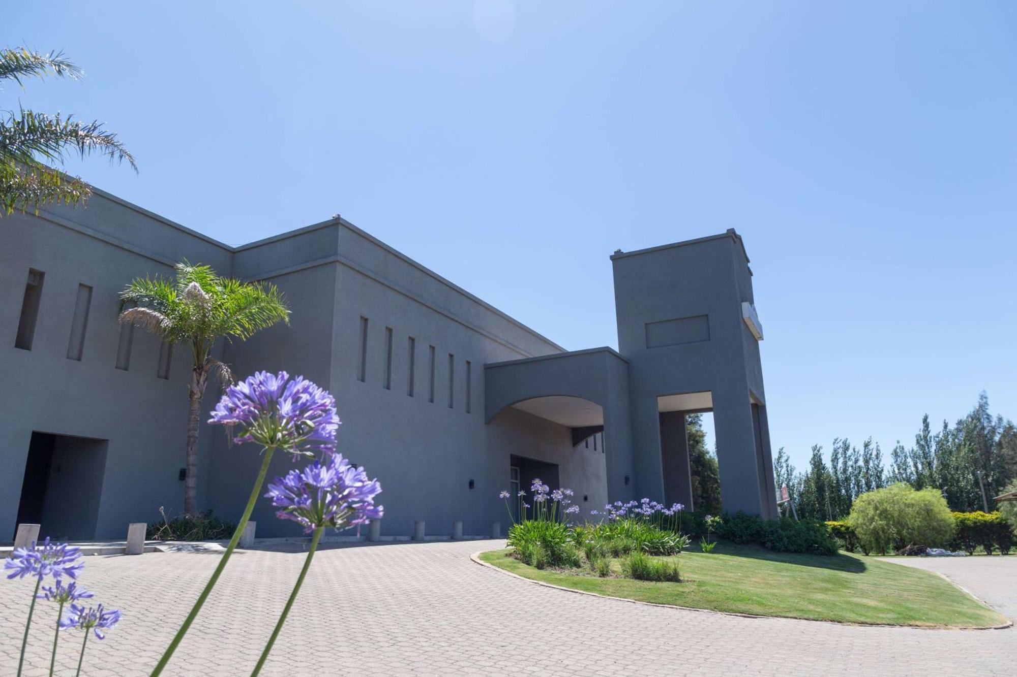 Howard Johnson Hotel & Resort Funes Exterior foto